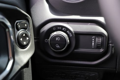 New 2025 Jeep Gladiator Sport image 36