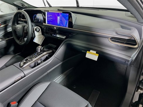 Certified 2025 Toyota Crown Signia image 24