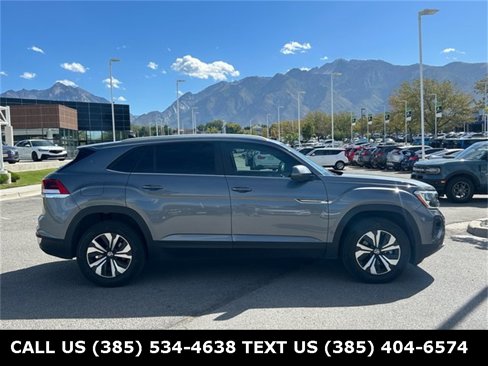 Used 2024 Volkswagen Atlas Cross Sport SE image 2