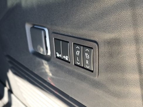 Used 2023 GMC Yukon XL Denali Ultimate image 13