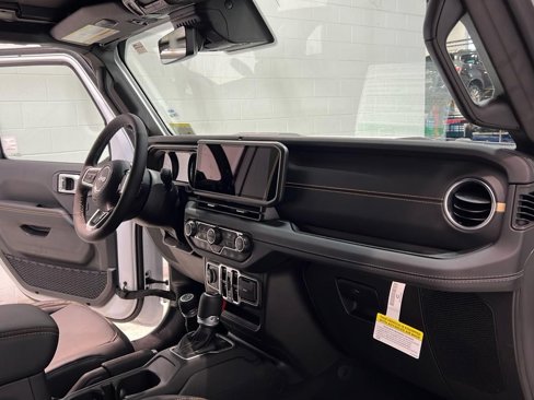New 2025 Jeep Wrangler Sahara w/ Safety Group image 28