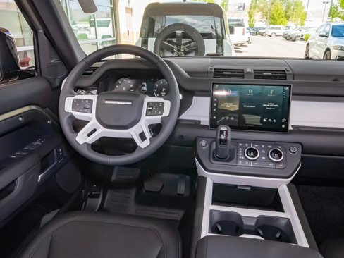 New 2025 Land Rover Defender 110 S image 39