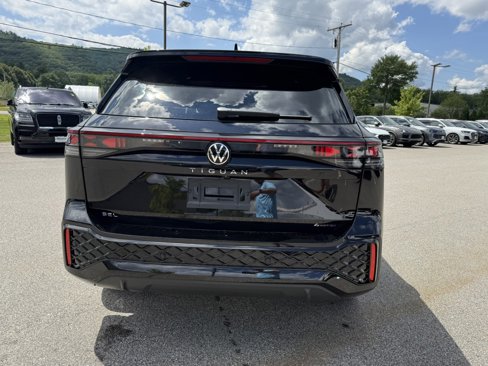 New 2025 Volkswagen Tiguan SEL R-Line image 6