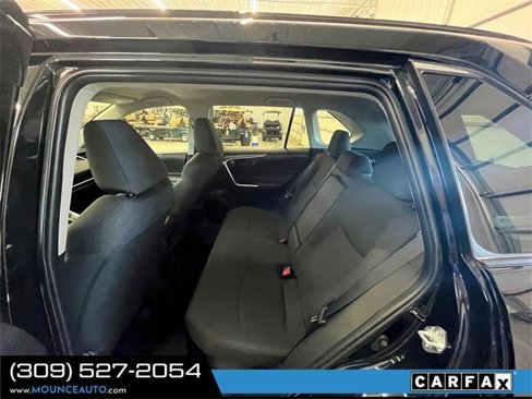 Used 2021 Toyota RAV4 LE image 10