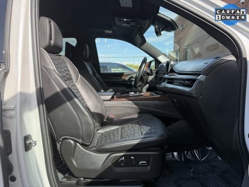 Used 2022 Cadillac Escalade Sport Platinum image 12