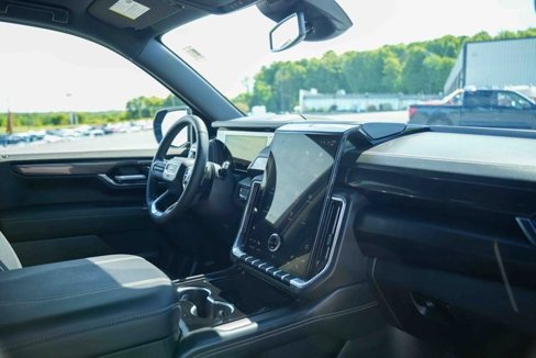 Used 2025 GMC Yukon Elevation image 28