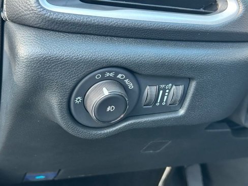 New 2025 Chrysler Pacifica Select image 39