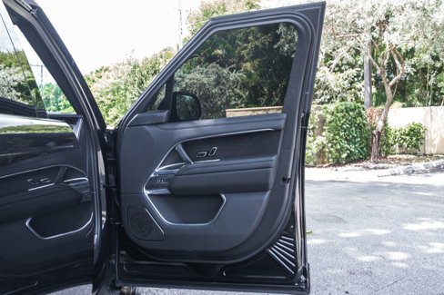 Used 2025 Land Rover Range Rover Long Wheelbase Autobiography image 29