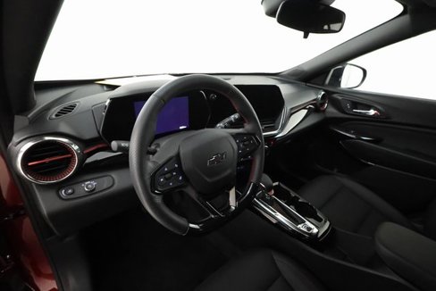 Certified 2024 Chevrolet Trax RS w/ Driver Confidence Package image 10