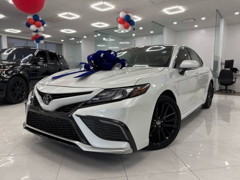 Used 2023 Toyota Camry XSE image 1
