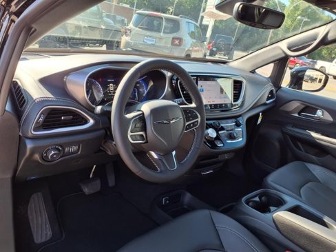 New 2026 Chrysler Pacifica Select image 7
