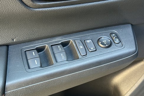 Used 2025 Honda CR-V Sport image 11