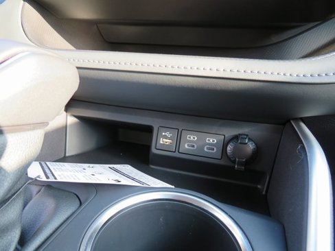 New 2025 Toyota Highlander LE image 30