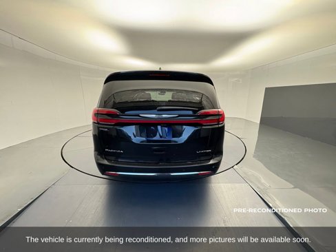 Used 2023 Chrysler Pacifica Limited image 4