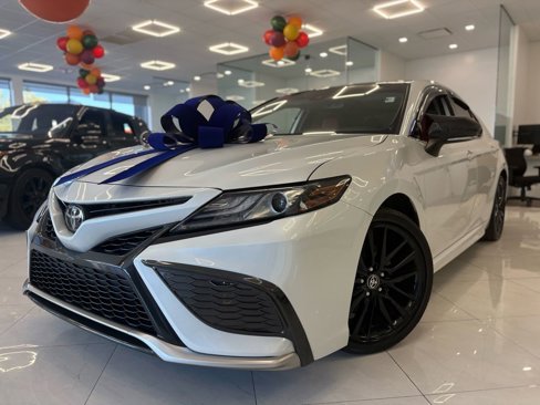 Used 2021 Toyota Camry XSE image 1