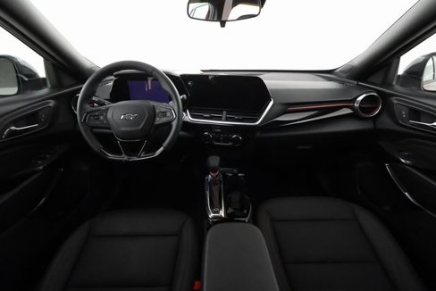 Certified 2024 Chevrolet Trax RS w/ Driver Confidence Package image 5