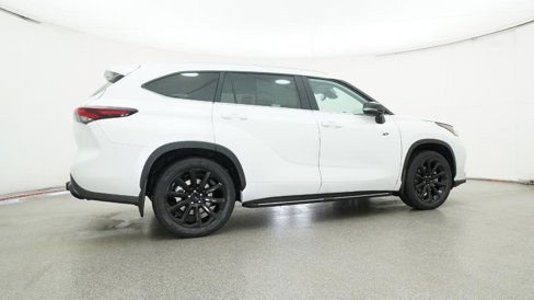 New 2025 Toyota Highlander XLE image 24