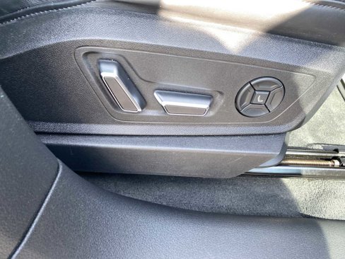 Used 2021 Audi e-tron Prestige w/ Prestige Package image 30