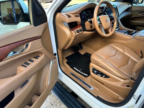 Used 2017 Cadillac Escalade ESV Platinum image 9