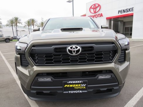 New 2025 Toyota Tacoma TRD Sport image 2