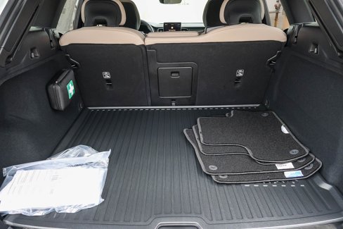 New 2026 Volvo XC60 B5 Plus w/ Protection Package Premier image 36