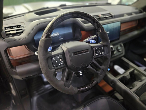 Used 2025 Land Rover Defender 110 image 10