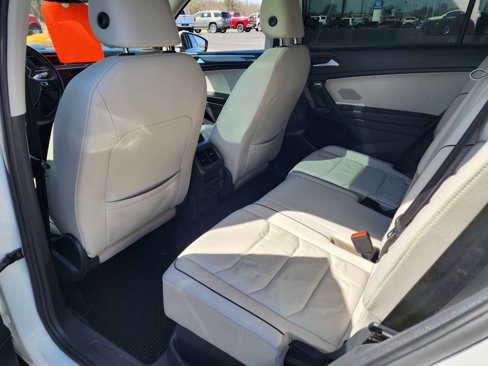 Used 2019 Volkswagen Tiguan SEL Premium image 17