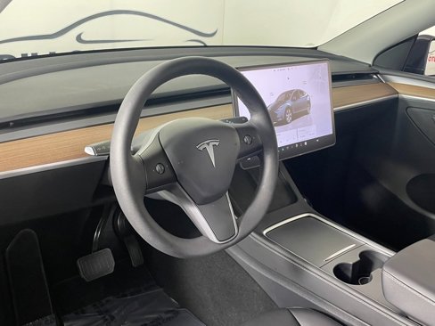 Used 2024 Tesla Model Y 2WD image 17