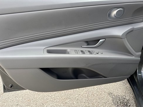 Used 2025 Hyundai Elantra Sport image 10