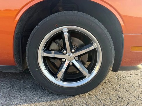 Used 2011 Dodge Challenger image 10