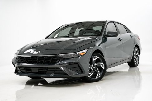 Used 2025 Hyundai Elantra SEL image 1