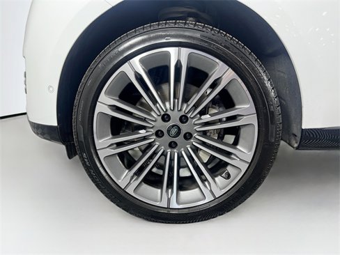 Used 2025 Land Rover Range Rover SE image 9