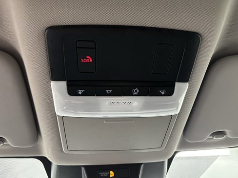 Used 2025 Nissan Rogue SV image 30