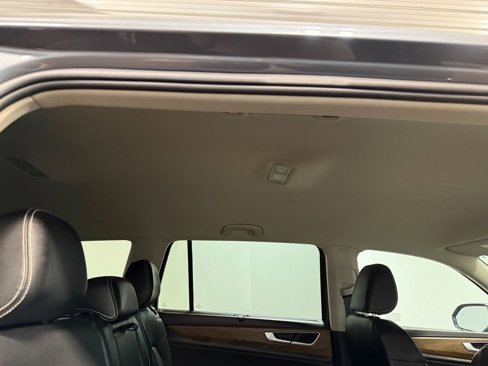 Used 2025 Volkswagen Atlas SE image 16