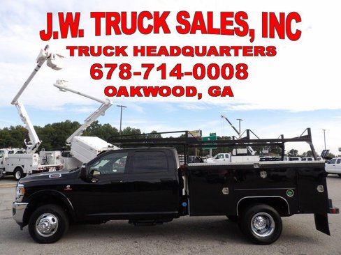 Used 2024 RAM 3500 Tradesman w/ Chrome Appearance Group image 2