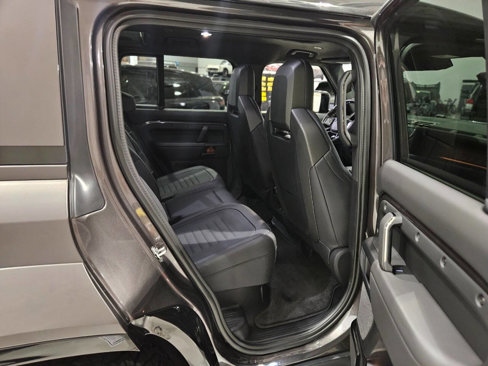Used 2025 Land Rover Defender 110 image 60