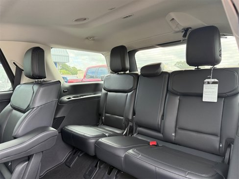 New 2025 Ford Expedition Platinum w/ Driver's Package image 17