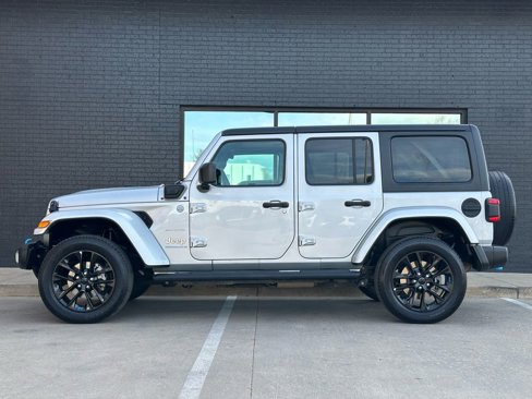Used 2023 Jeep Wrangler Unlimited Sahara image 14