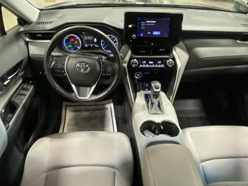 Used 2023 Toyota Venza LE image 11