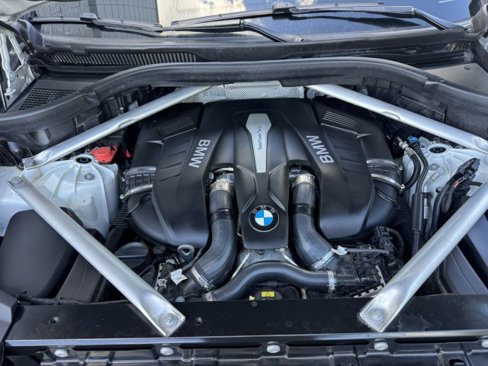 Used 2019 BMW X5 xDrive50i w/ M Sport Package image 5
