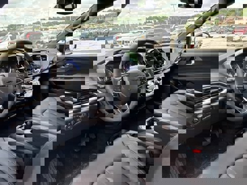 New 2025 Chrysler Pacifica Select image 2