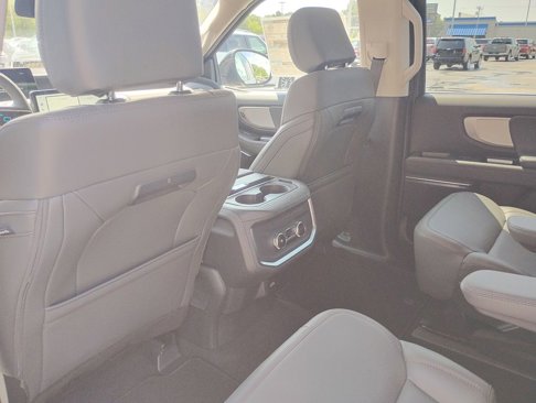 New 2025 Ford Expedition Active image 24