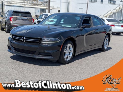 Used 2017 Dodge Charger SE image 1