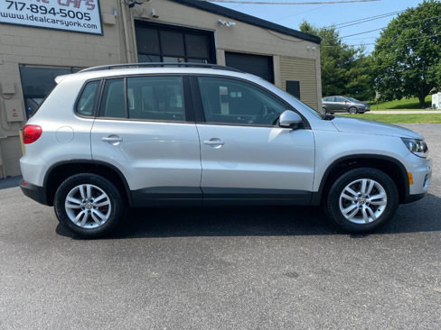 Used 2017 Volkswagen Tiguan S image 2