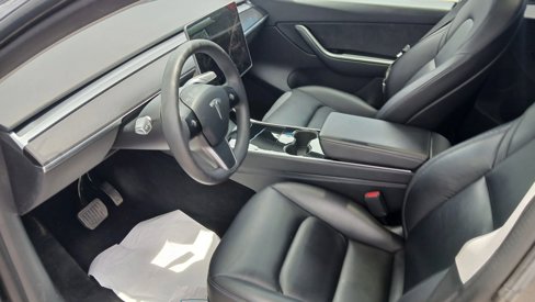 Used 2021 Tesla Model Y Long Range image 11