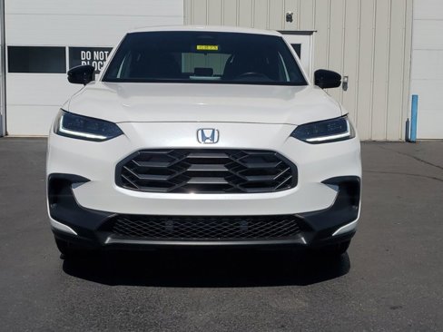 Used 2025 Honda HR-V Sport image 2