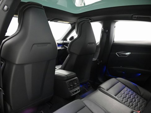 Used 2022 Audi e-tron GT Prestige image 9