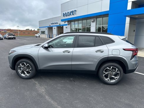 New 2025 Chevrolet Trax LT w/ Driver Confidence Package image 8