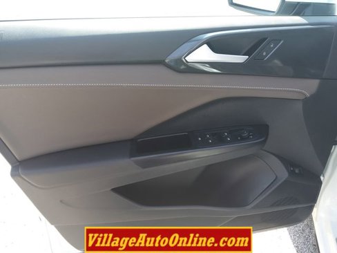 Used 2022 Volkswagen Taos SEL image 23