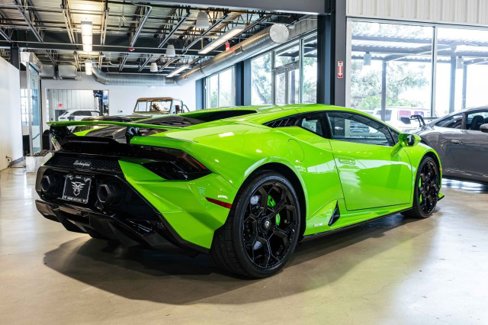 Used 2023 Lamborghini Huracan Tecnica image 5